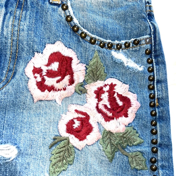 🚫SOLD! 💐|•FREE PEOPLE•| Fun Floral Embroidered Studded Jean Skirt!💐 - Picture 5 of 8